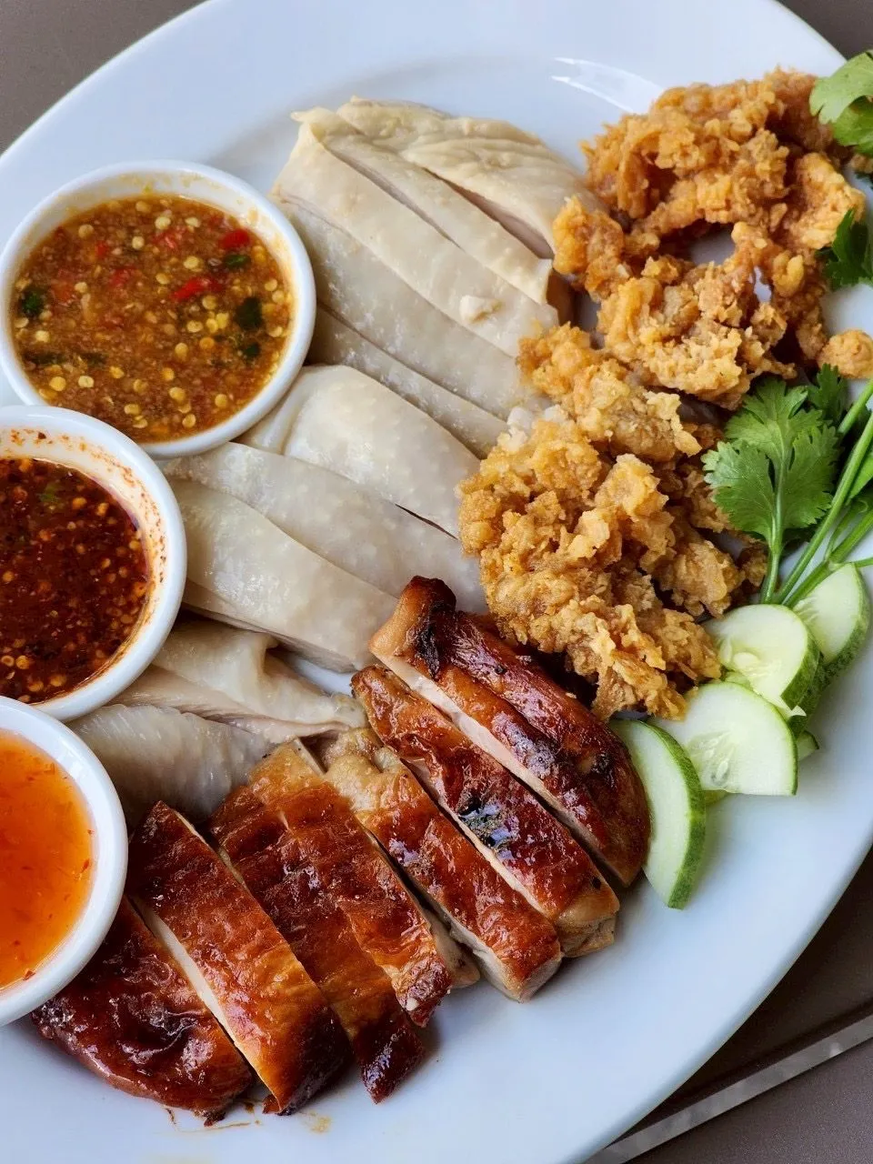 ไก่สับรวม 3 อย่างจานใหญ่